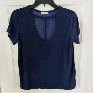 THE HANGER navy soft stretch cut out front short sleeve shirt size small